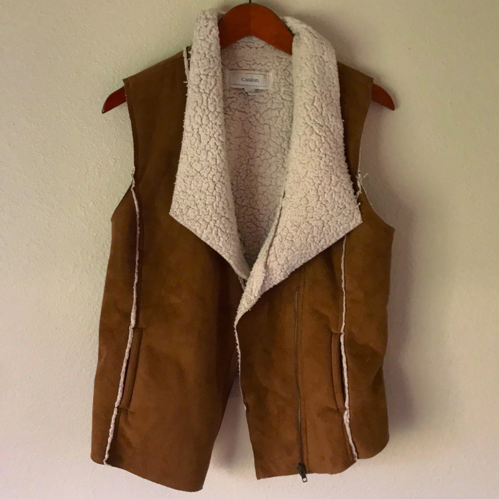 Fleecey Zippered Brown Vest, with Pockets!